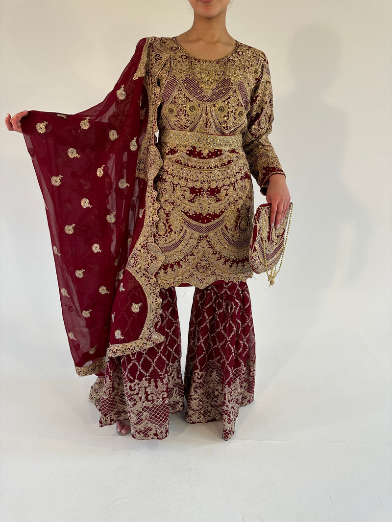 ELAYA-NUR maroon and gold style